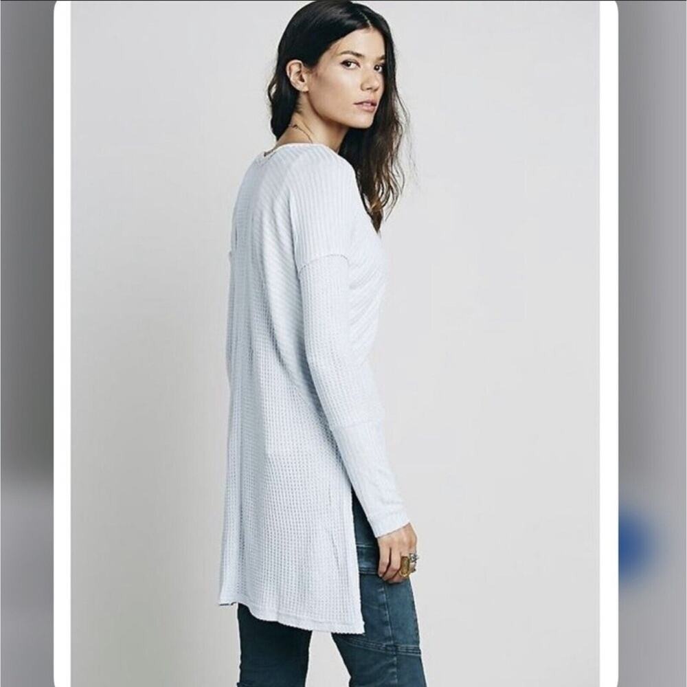 Free People Sz XS Ventura Thermal Top Waffle Knit‎ Long Sleeve Sky Blue High Low - Picture 2 of 12